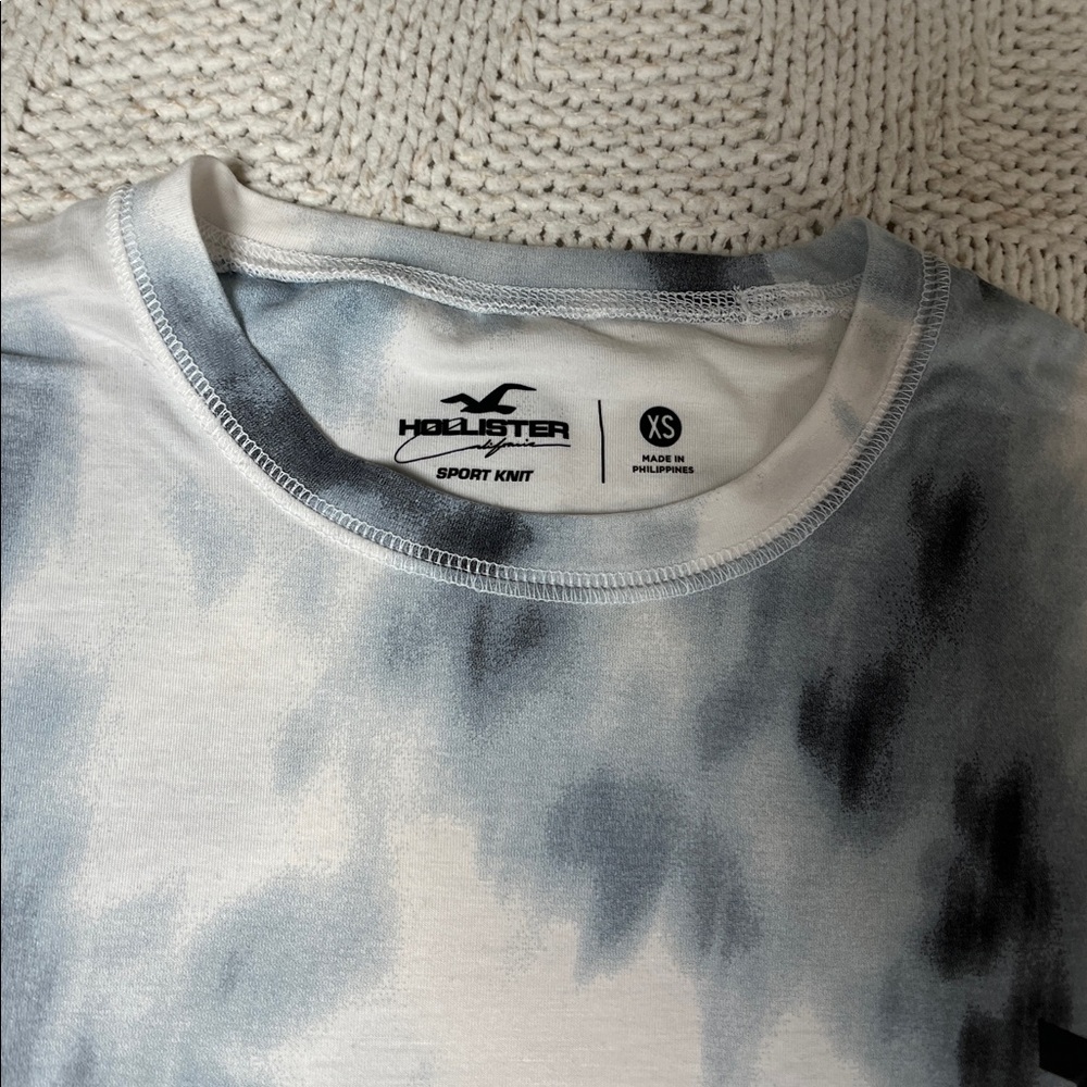 Hollister Tshirt - Picture 6 of 10